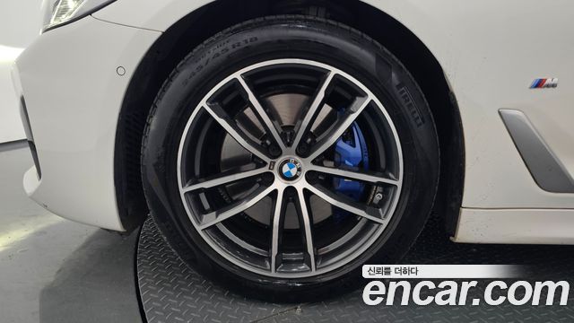 BMW 5-Series G30 523d M Sport - фото 4