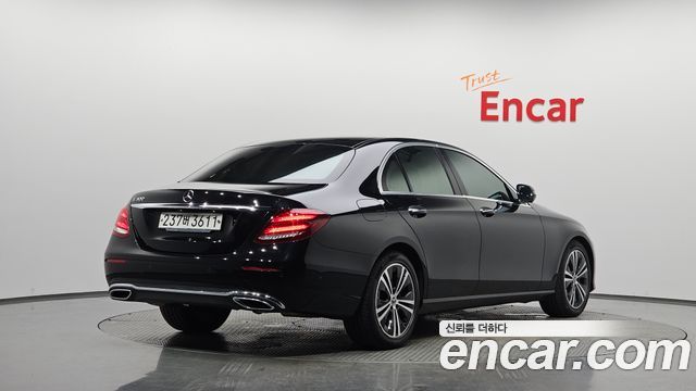 Mercedes-Benz E-Class W213 E300 Avantgarde - фото 1
