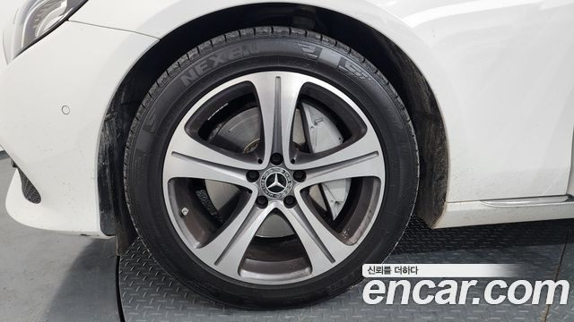 Mercedes-Benz E-Class W213 E300 Avantgarde - фото 3