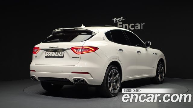 Maserati Levante 3.0 Diesel AWD - фото 1
