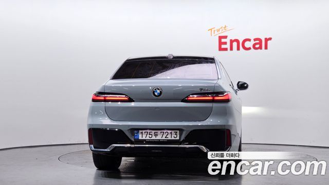 BMW 7-Series G70 740i sDrive M Sport - фото 3