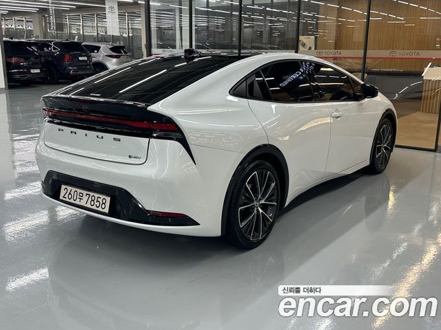 Toyota Prius 5-го поколения 2.0 XLE - фото 1