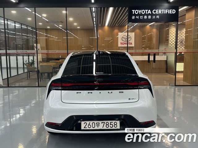 Toyota Prius 5-го поколения 2.0 XLE - фото 3