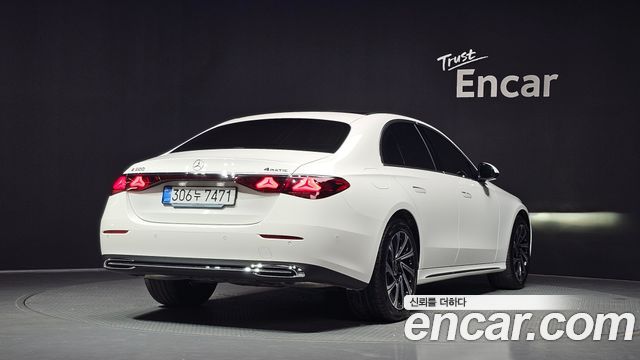 Mercedes-Benz E-Class W214 E300 4MATIC Exclusive - фото 1