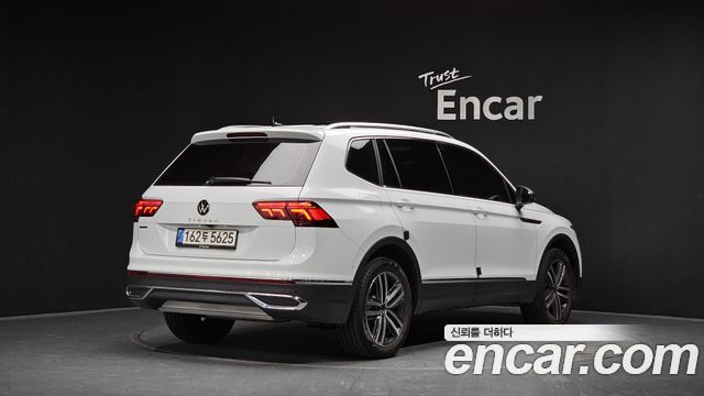Volkswagen Tiguan 2.0 TSI Prestige - фото 0