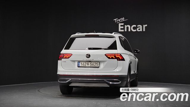 Volkswagen Tiguan 2.0 TSI Prestige - фото 2