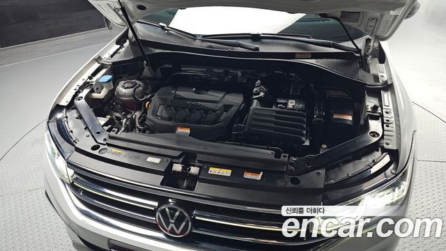 Volkswagen Tiguan 2.0 TSI Prestige - фото 4