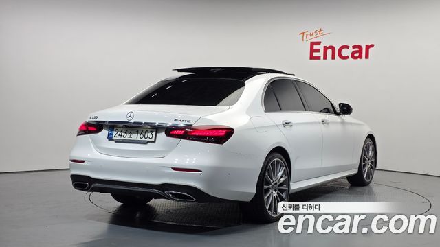 Mercedes-Benz E-Class W213 E350 4MATIC AMG Line - фото 1