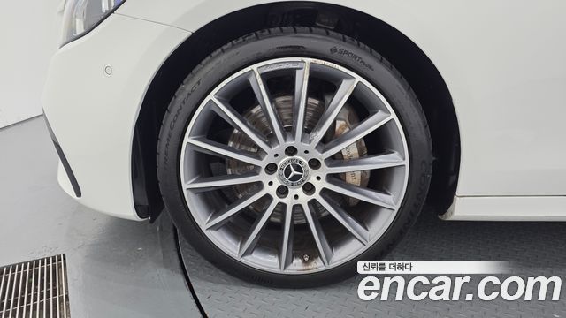 Mercedes-Benz E-Class W213 E350 4MATIC AMG Line - фото 4