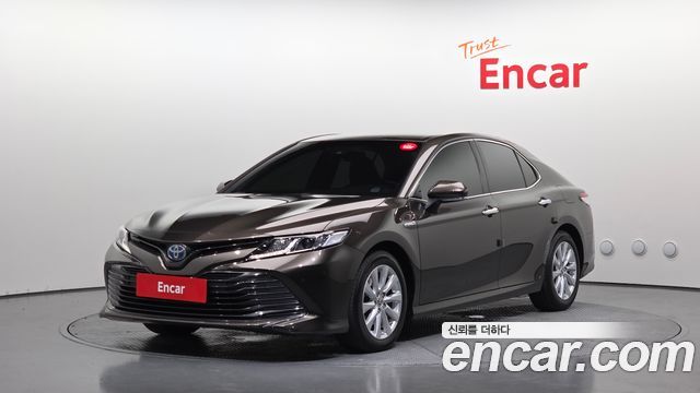 Toyota Camry XV70 2.5 LE Hybrid - фото 0