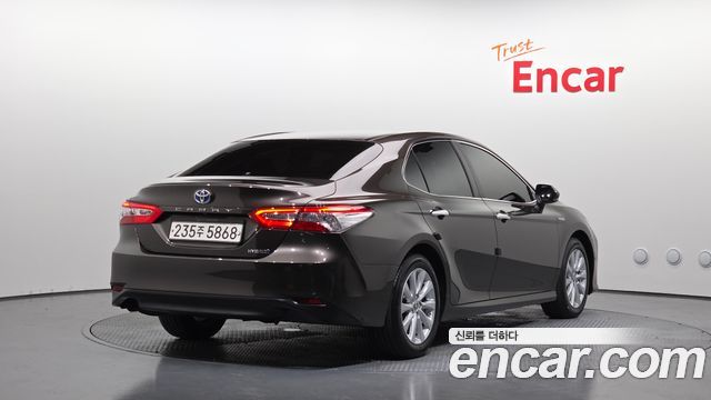 Toyota Camry XV70 2.5 LE Hybrid - фото 1