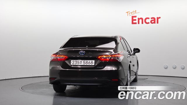 Toyota Camry XV70 2.5 LE Hybrid - фото 3