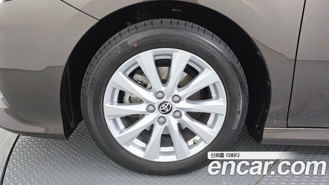 Toyota Camry XV70 2.5 LE Hybrid - фото 4
