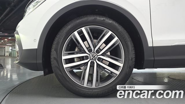 Volkswagen Tiguan 2-го поколения 2.0 TDI Prestige - фото 4