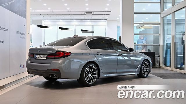 BMW 5-Series G30 523d M Sport - фото 1