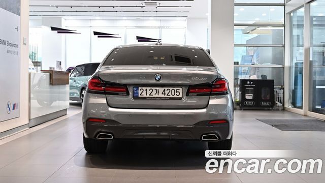 BMW 5-Series G30 523d M Sport - фото 2