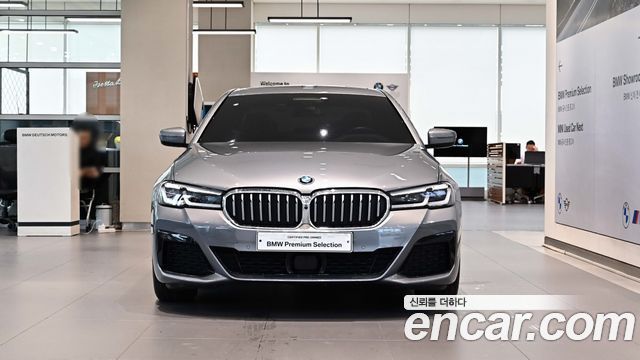 BMW 5-Series G30 523d M Sport - фото 3