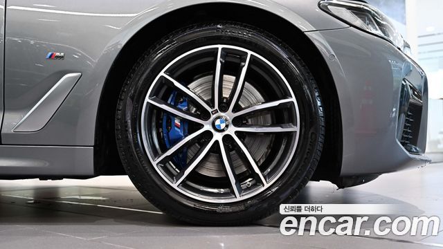BMW 5-Series G30 523d M Sport - фото 4