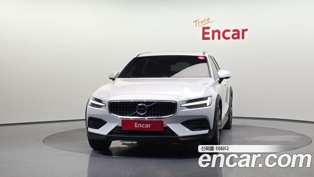 Volvo V60 2-го поколения T5 Pro AWD - фото 2