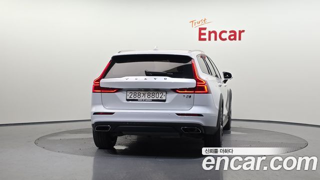 Volvo V60 2-го поколения T5 Pro AWD - фото 3