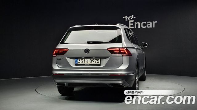 Volkswagen Tiguan 2.0 TDI Prestige - фото 3
