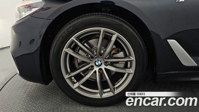 BMW 5-Series G30 520d M Sport package - фото 4