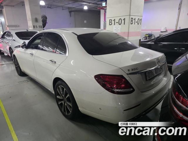 Mercedes-Benz E-Class W213 E300 4MATIC Avnatgarde - фото 3