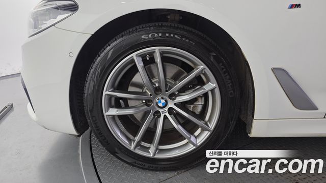 BMW 5-Series G30 520i M Sport - фото 4