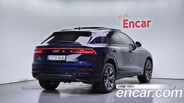 Audi Q8 55 TFSI Quattro Premium - фото 1