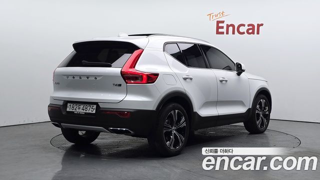 Volvo XC40 T4 Inscription - фото 1