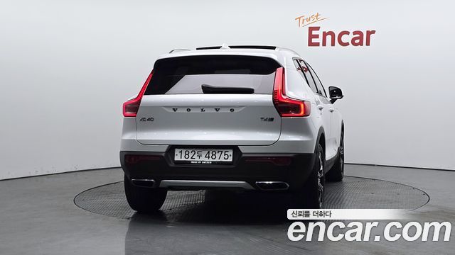 Volvo XC40 T4 Inscription - фото 3