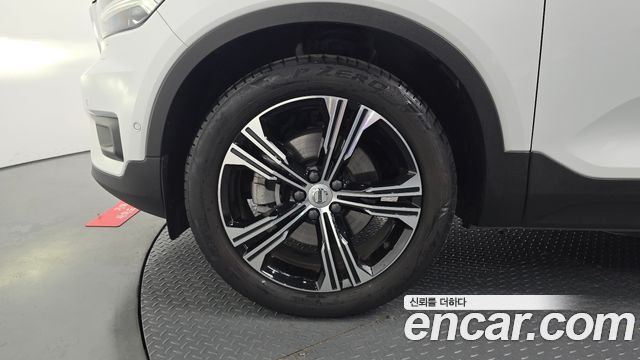 Volvo XC40 T4 Inscription - фото 4