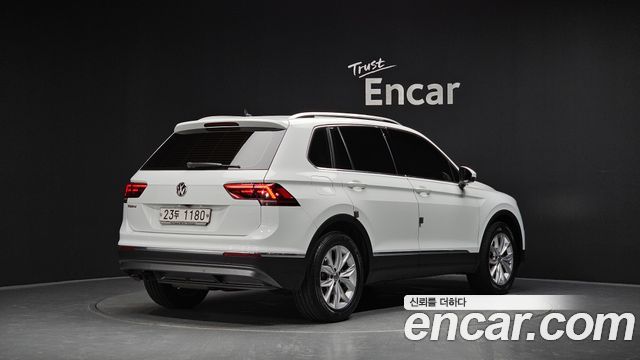 Volkswagen Tiguan 2-го поколения 2.0 TDI Premium - фото 1