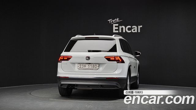 Volkswagen Tiguan 2-го поколения 2.0 TDI Premium - фото 3