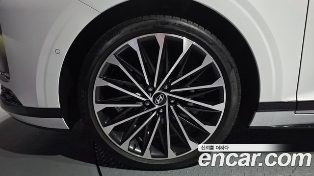 Hyundai Grandeur GN7 2,5 Gasoline 2WD Calligraphy - фото 4