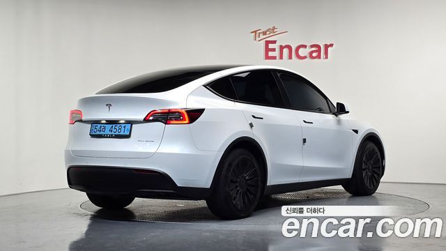 Tesla Model Y Long Range AWD - фото 1