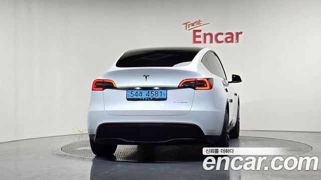 Tesla Model Y Long Range AWD - фото 3