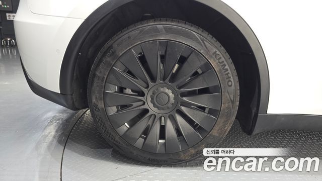Tesla Model Y Long Range AWD - фото 4