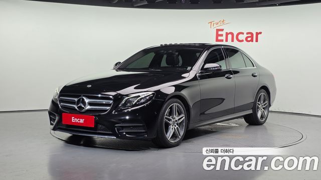 Mercedes-Benz E-Class W213 E300 AMG Line - фото 0