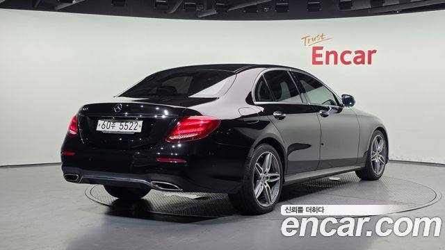 Mercedes-Benz E-Class W213 E300 AMG Line - фото 1