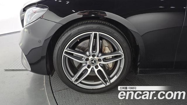Mercedes-Benz E-Class W213 E300 AMG Line - фото 4