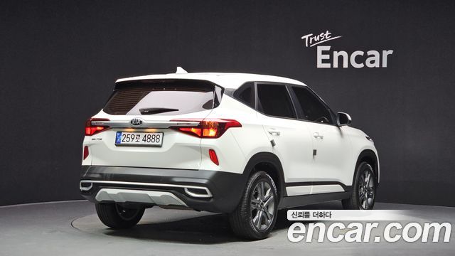 Kia Seltos Diesel 1.6 2WD Prestige - фото 1