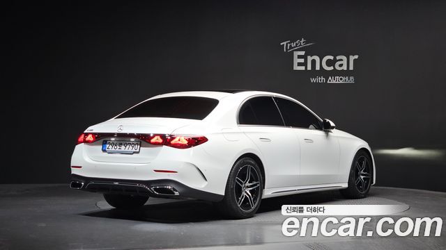 Mercedes-Benz E-Class W214 E200 AMG Line - фото 0