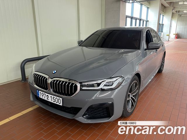 BMW 5-Series G30 520i M Sport - фото 0
