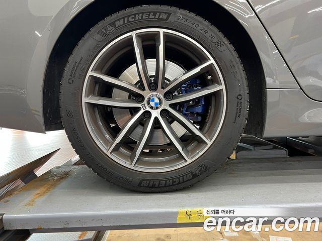 BMW 5-Series G30 520i M Sport - фото 4