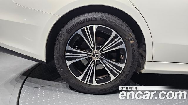Mercedes-Benz E-Class W214 E200 Avantgarde - фото 3