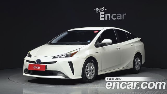 Toyota Prius 4-го поколения 1.8 - фото 0