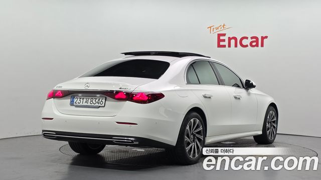 Mercedes-Benz E-Class W214 E300 4MATIC Exclusive - фото 1