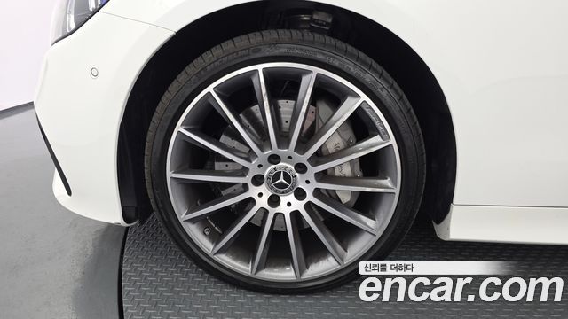 Mercedes-Benz E-Class W213 E450 4MATIC Cabriolet - фото 4