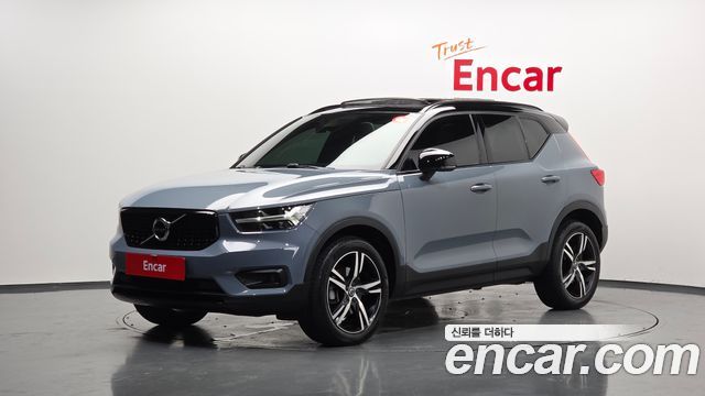 Volvo XC40 B4 R-Design - фото 0